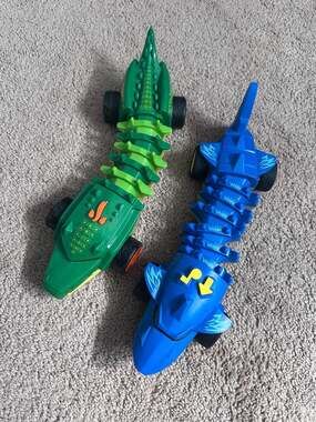 Set of 2 Hot Wheels Mutant Machines Light & Sound Slithering Vehicles (Crocodile